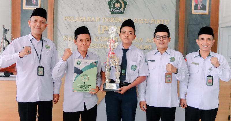 Apresiasi Kankemenag kepada siswa MTs Riyadl peraih juara kaligrafi Porseni tingkat provinsi Jateng 2025